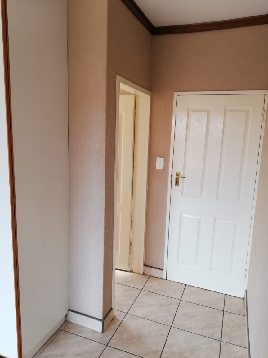 To Let 2 Bedroom Property for Rent in Meiringspark North West